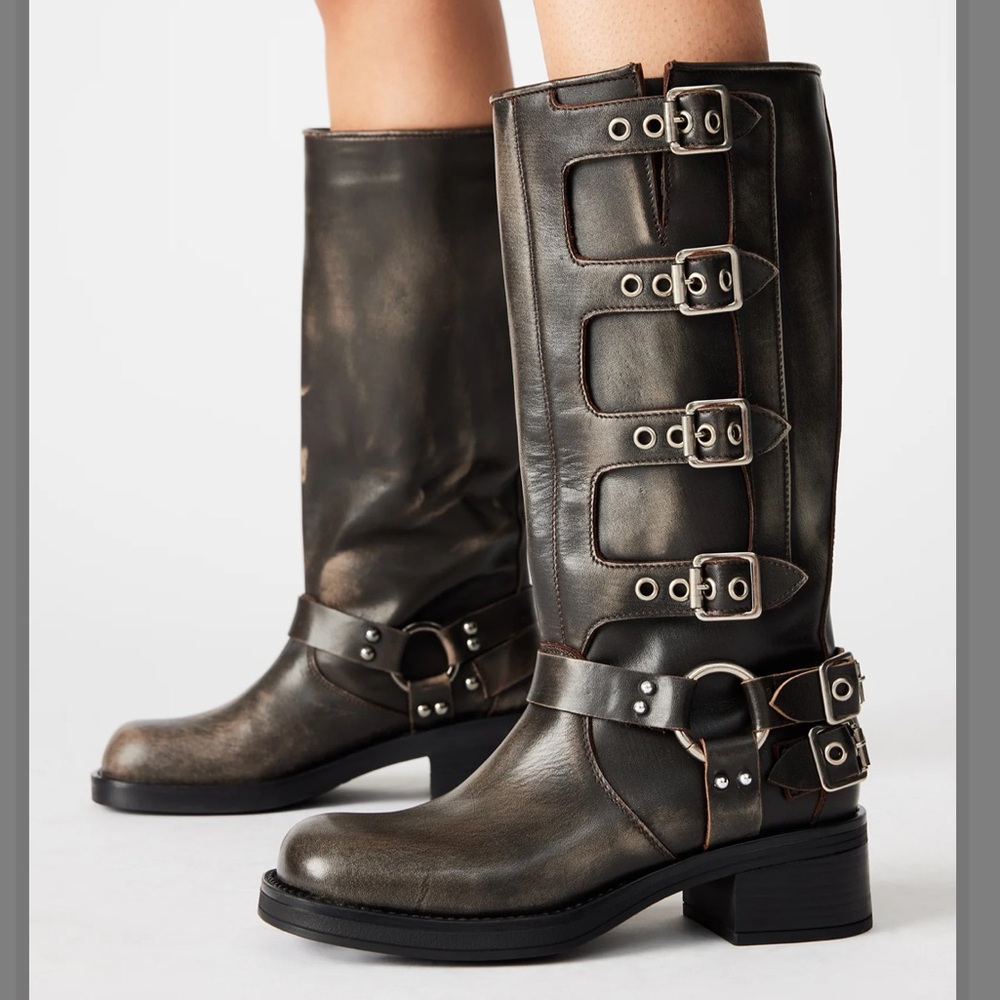 Steve Madden Rocky Brown Distressed Boots - sz 9